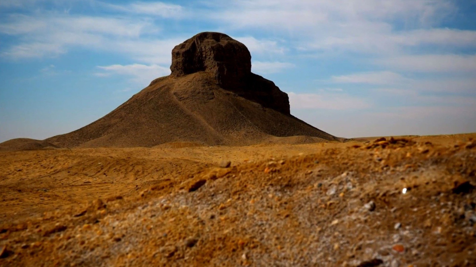 The Black Pyramid : Egypt's Mysterious Sunken Wonder